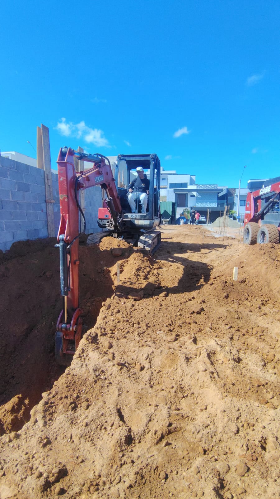 empresa de terraplenagem, limpeza de terrenos, perfuração de brocas, baldrames, demolição