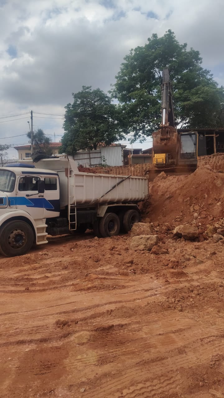 empresa de terraplenagem, limpeza de terrenos, perfuração de brocas, baldrames, demolição
